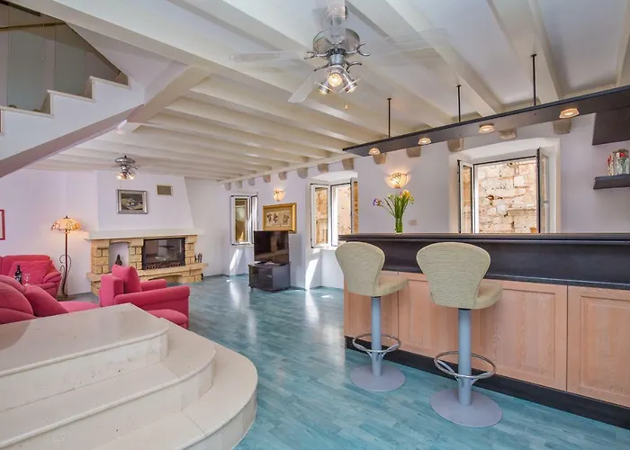 Semesterbostad Leora *